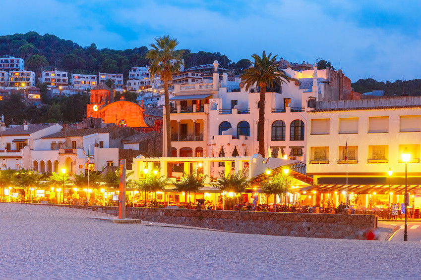 Strandpromenade Costa Brava bei Nacht